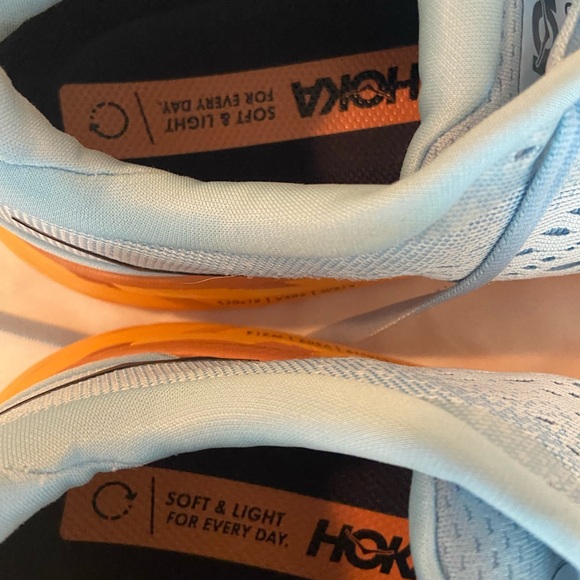 Hoka one one Clifton NEW size 8 sneaker currently selling for $188 online - Picture 3 of 9